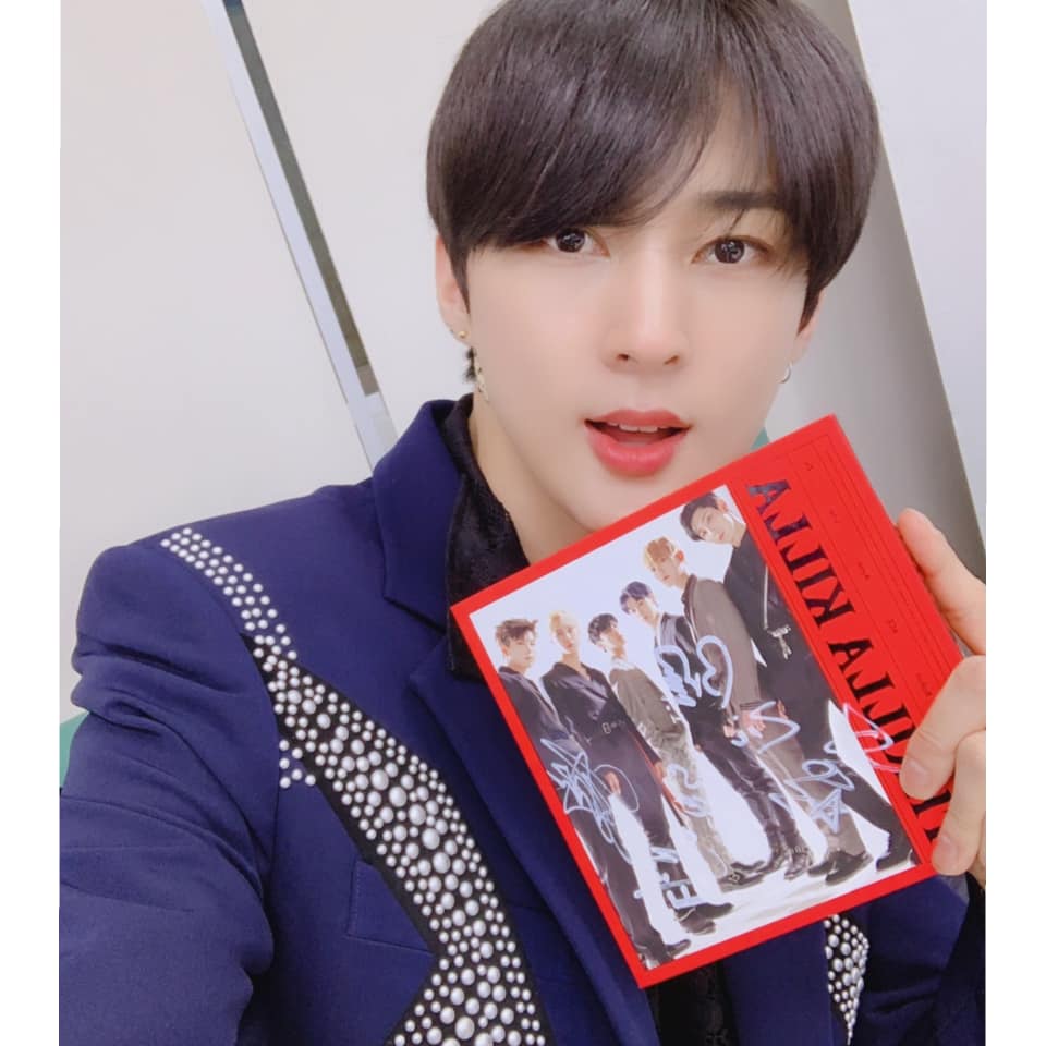 Vav_tw's tweet photo. ㅤㅤ  📸  𓂃  W , , (ɘl) 𝕔𝕠𝕞𝕖 中  𓍢  we're  ҂  𝐕𝐀𝐕 ˀ #AesphaDebut #AesphaDB

Inosuke bonito se nos fue al debut de las grandiosas Aespha para gritarles a todo pulmón, también les lleva un álbum de regalo. https://t.co/vjpHamrDXQ