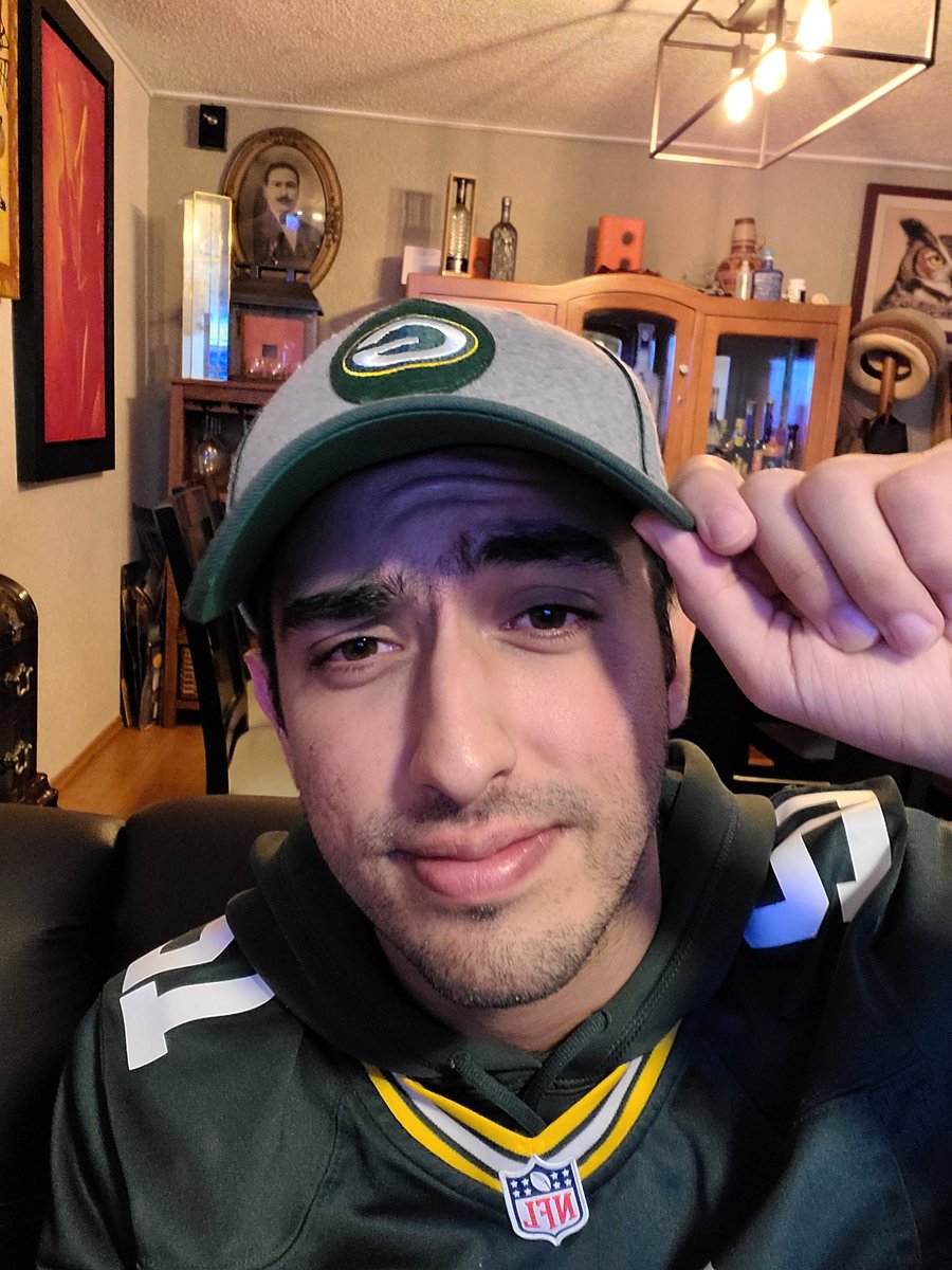 verosport1's tweet photo. MI FAMILIA ME OBLIGO A SUBIR ESTO, PORFA SUBANME #PlayoffsEnTUDN #GreenBay @Poncho_UF https://t.co/rLjYYxSHn3