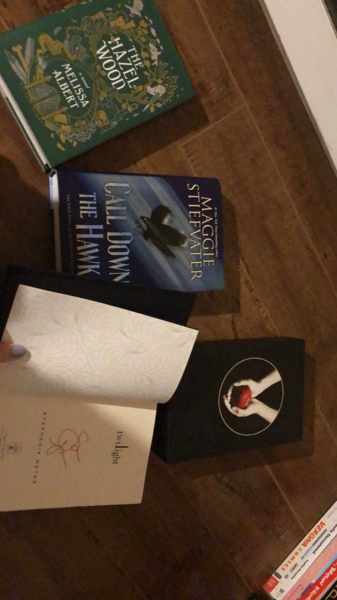 ReadingwithAmy's tweet photo. DISO Max plushie from Faecreate 
Also looking for Chairman Meow pin Faecrate
(Books only for Max)
#swagfortrade #arcsfortrade https://t.co/C0jLfHrjpe