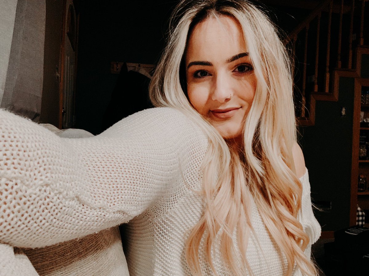 Shelbycorless's tweet photo. New hair who dis bitxhes https://t.co/U8AcC1PwaG
