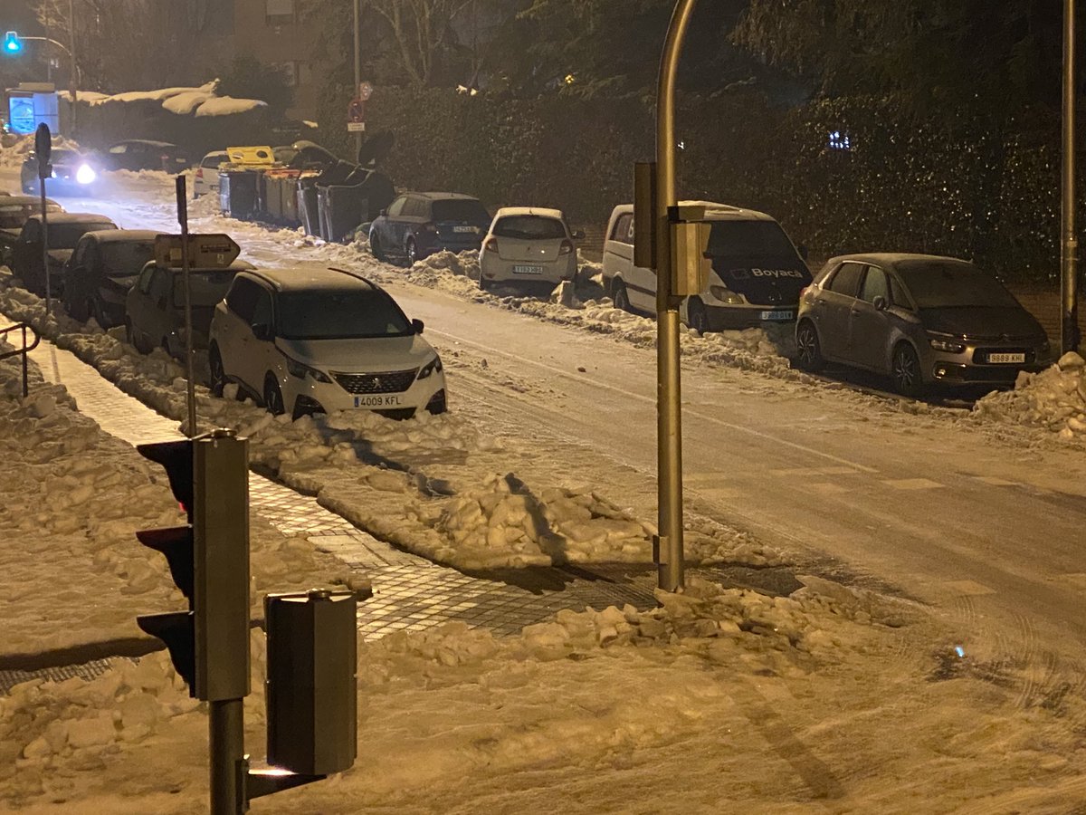 franznb's tweet photo. @MADRID hoy habéis marcado la calle Ramon Gomez de la Serna, entre Julio Calvo y Valle de Pinares Llanos como Limpia, pero no, esta hecha un desastre y es en pendiente y con mucho trafico, por favor limpiadla 🙏 https://t.co/u61LdvoUj9