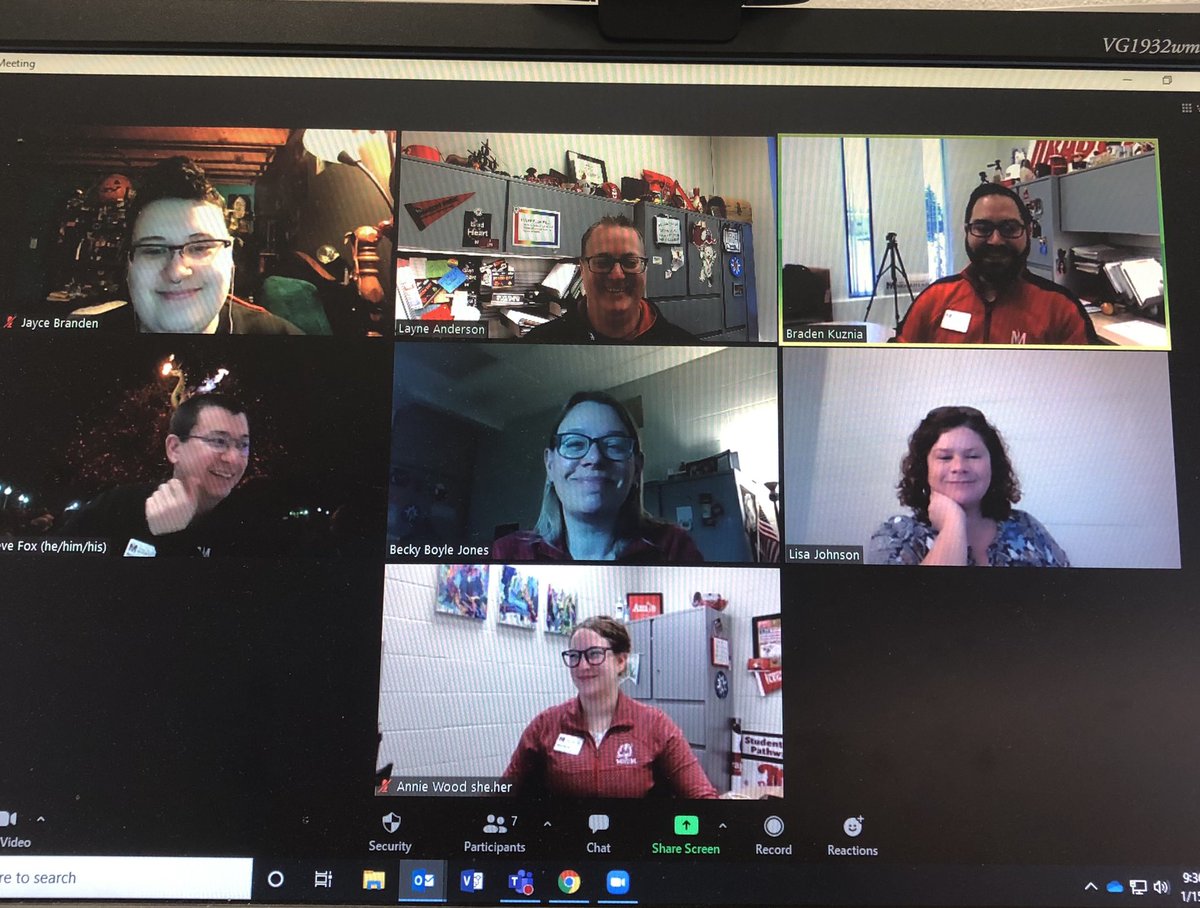 LayneAAnderson's tweet photo. Thankful for the @MSUMStudentLife team and their passion for supporting #MSUM students!  #AppreciateADragonDay #DragonFamily https://t.co/uu7J2rNYTc