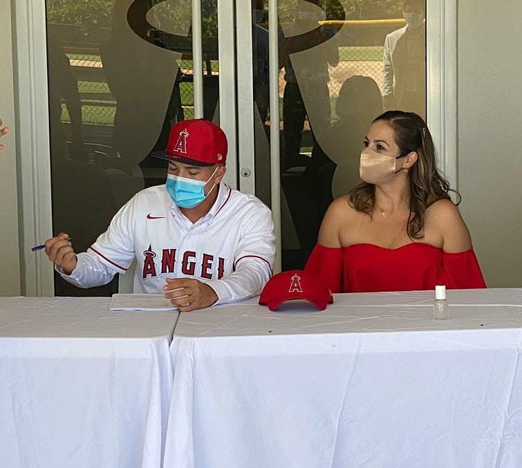 ligaince's tweet photo. Otro de los vinotinto que se convierte en Profesional es el receptor Eiver Betancourt al estampar su firma con los @Angels 😇
Eiver vistió en la Liga los colores de @ClubIncitos y #Manpitos
¡Felicidades! 👏👏👏 https://t.co/X0npXkcRjh