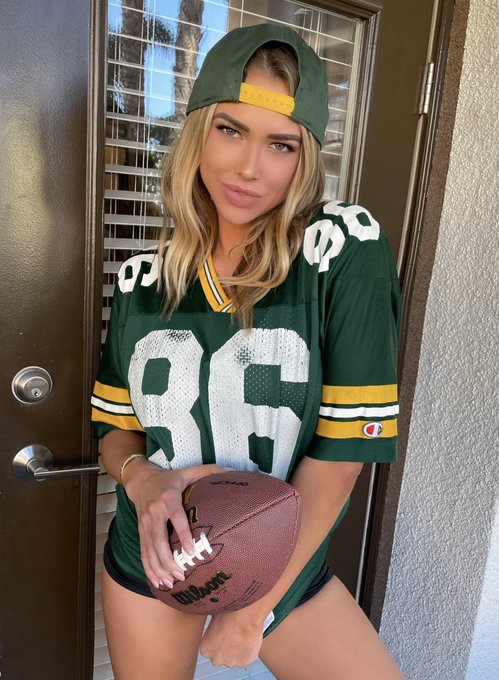 Forever a cheese head ??? #GoPackGo https://t.co/ST0iMEAAyI