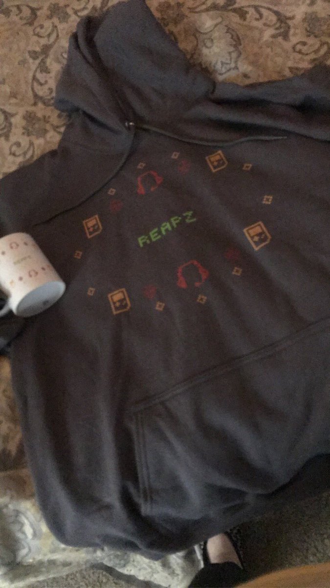lbcake88's tweet image. Just got my Reapz hoodie and coffee cup!! The hoodie is so soft!  I am looking forward to wearing this while it’s so cold!! ❤️@Reapz316