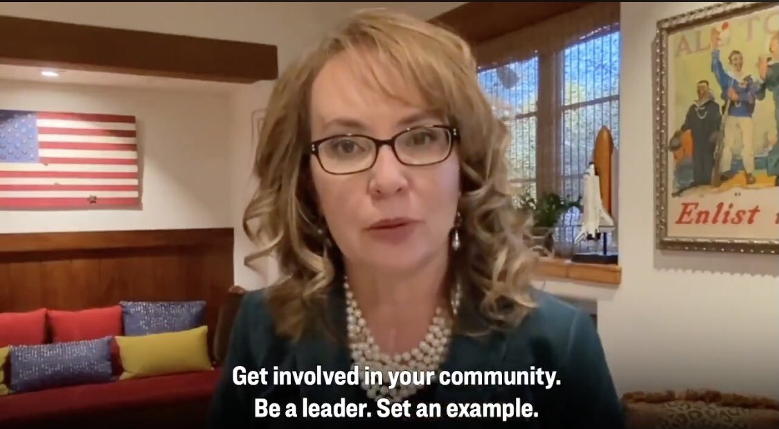 ratemyskyperoom's tweet photo. Pillow game is strong. Flag. Space Shuttle. Service. Sacrifice. 10/10 @GabbyGiffords https://t.co/0yutPKkDZe