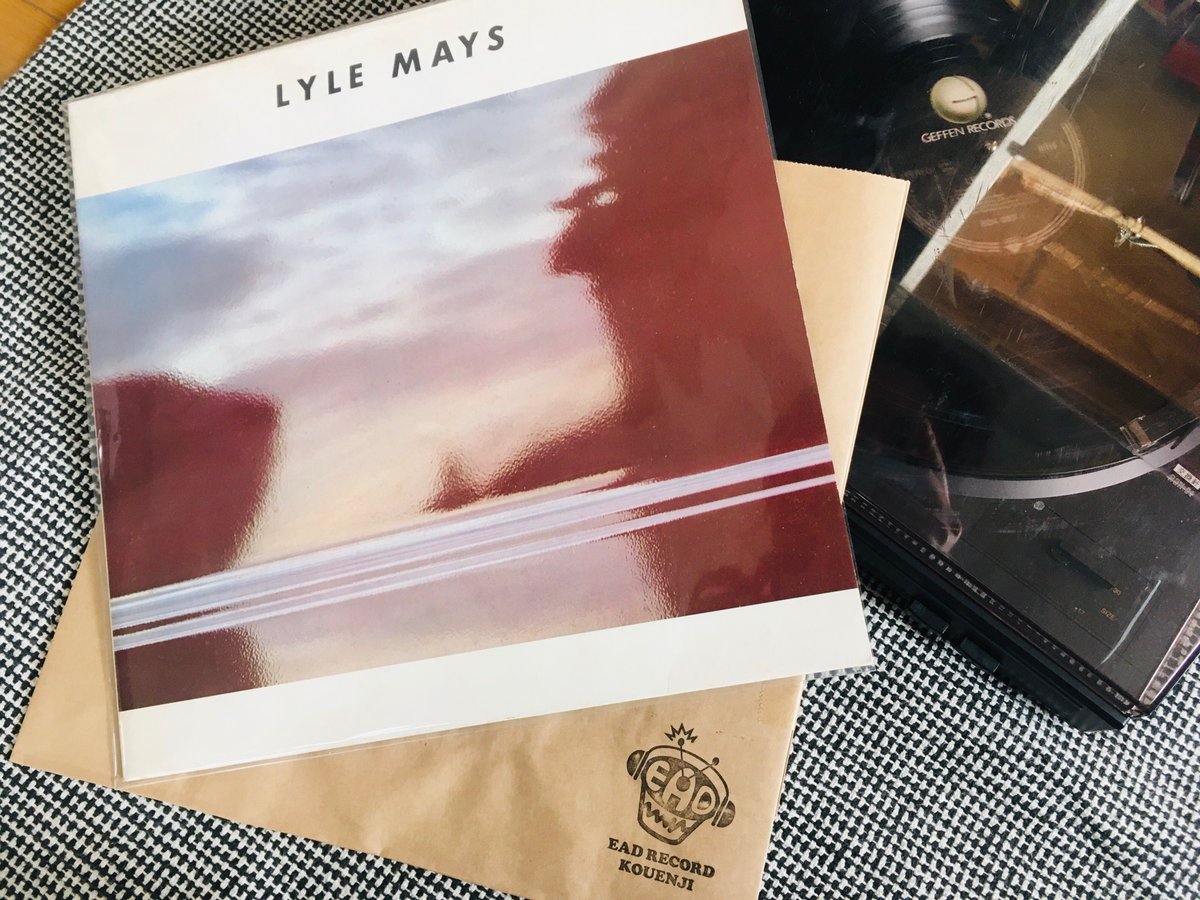 OMIYA_KOHEI's tweet photo. 高円寺EAD RECORDにて購入した Lyle Mays で、おはよう。ライル・メイズはパットメセニー・グループで活躍したピアニスト。1986年録音の本作ではアンビエントなシンセを多用して心象風景描きまくり。素晴らしい作品。

#LYLEMAYS #EADRECORD
#Jazz https://t.co/llqTPT8tyH