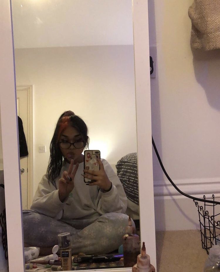 emmoffprobation's tweet photo. since i last posted i moved in w my closest friends n got 4 cats so lifes giggity https://t.co/C8rLAKL4ly