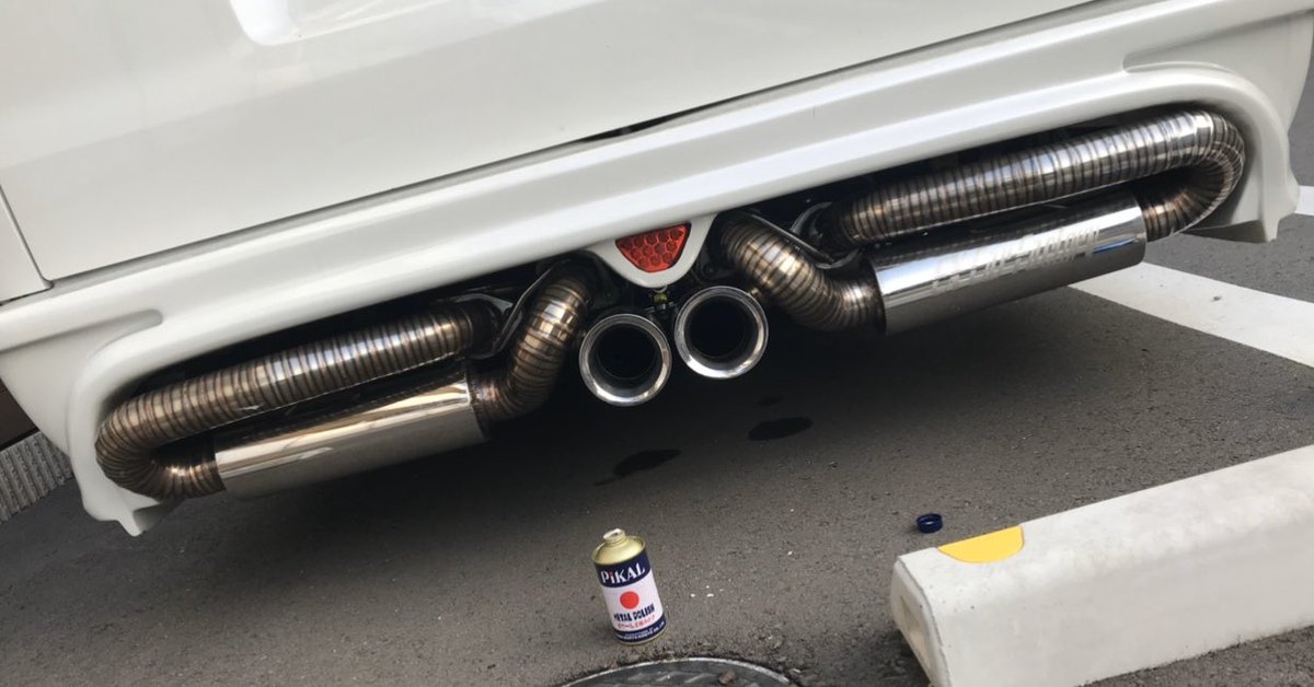 Kazu ハイエースのマフラーとエアロ売ります 1 4型ディーゼル用です ガソリン車は触媒の出口の方向を変えると装着できます 5 6型は下回りを見たことがないのでわかりかねます 気になる方はd M ください ハイエース ワンオフ マフラー