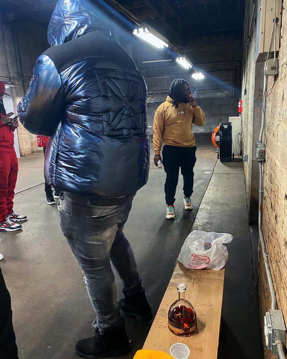 YeAffishal's tweet photo. Workin while yall watchin 🏁🖤 @OffWht #DoubleSS https://t.co/13Nta13fsQ