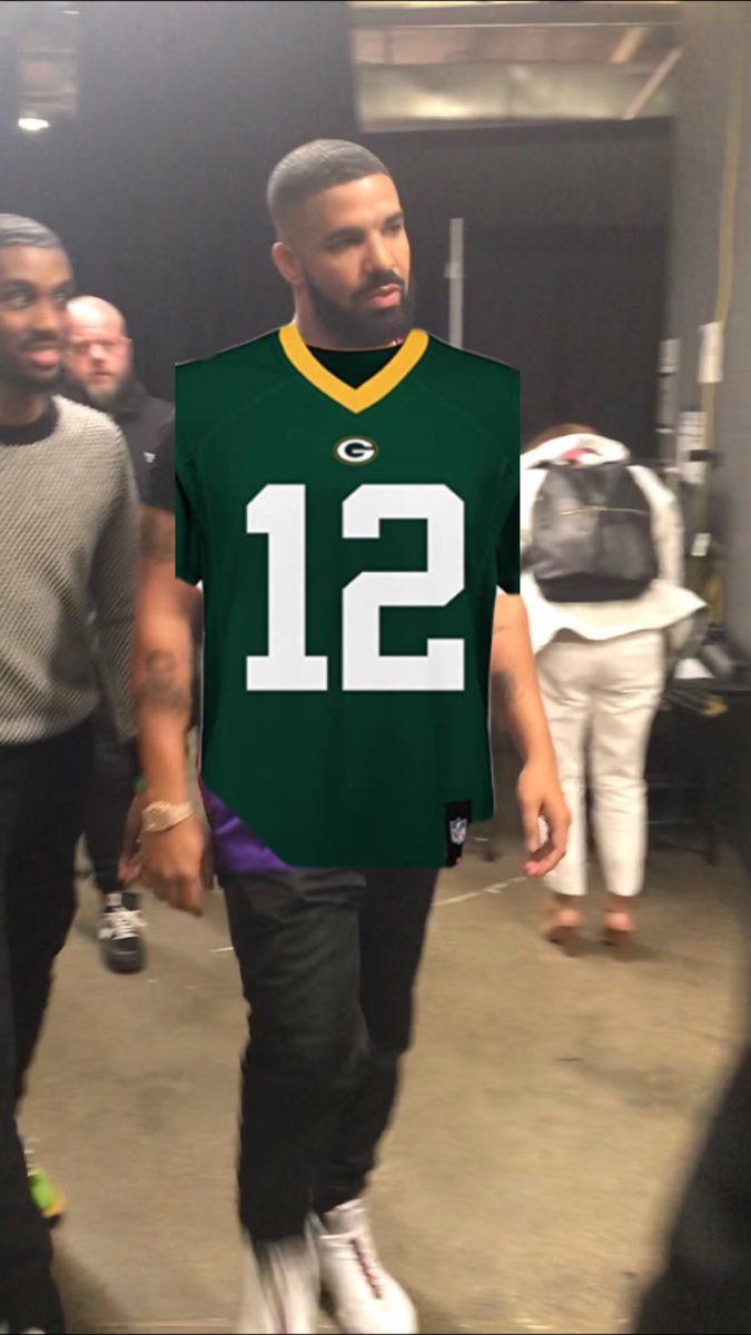 michaelbarrera0's tweet photo. Doing all I can to bring the @Drake curse to the Packers 🐻⬇️ https://t.co/KEEEv58Tce