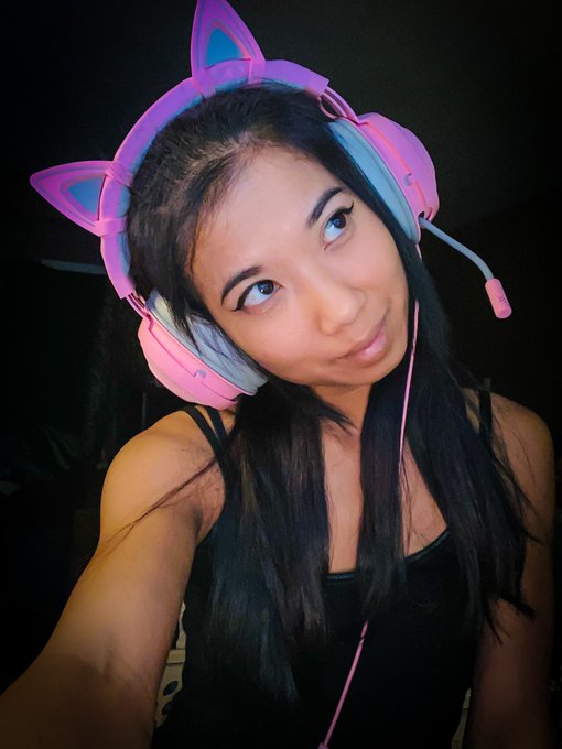 I&rsquo;m live right now. 🥰  https://t.co/UMpEN6Z0qp https://t.co/zl7vCtvAWt<a href="/tag/newprofilepic"class="tags"><span>#newprofilepic</span></a>