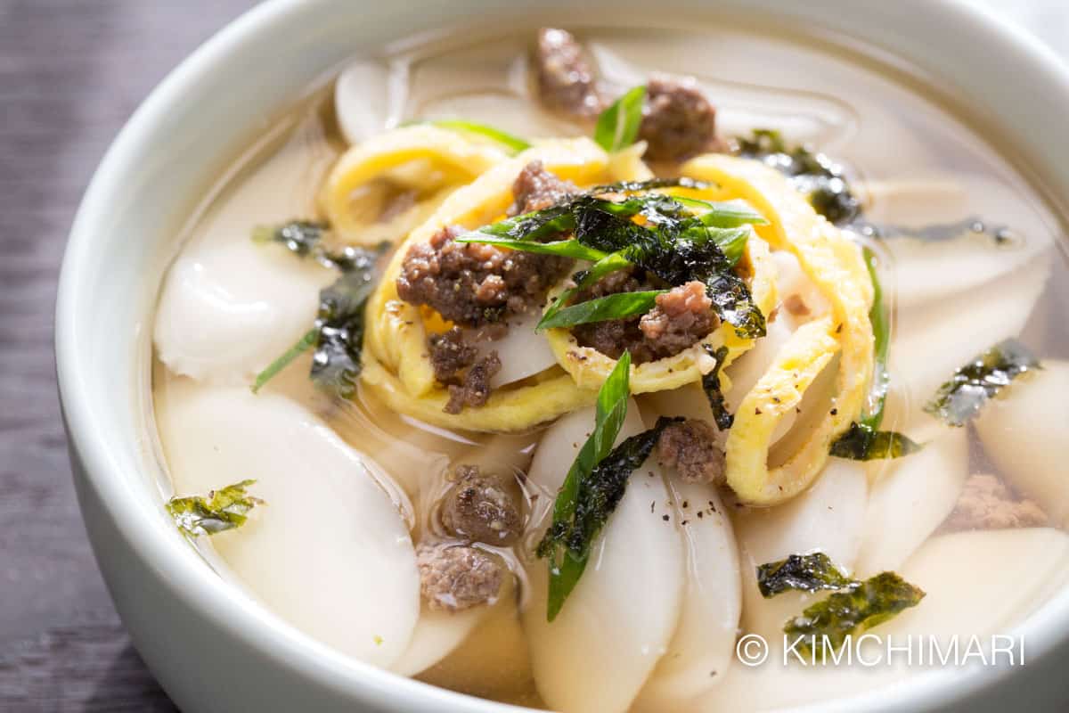 in2itsubteam's tweet photo. *tteokguk (sliced rice cake soup) it's a traditional korean dish they usually eat during new year. 
**tteok (rice cake) main ingredient of the tteokguk https://t.co/C18PbF9Pa0