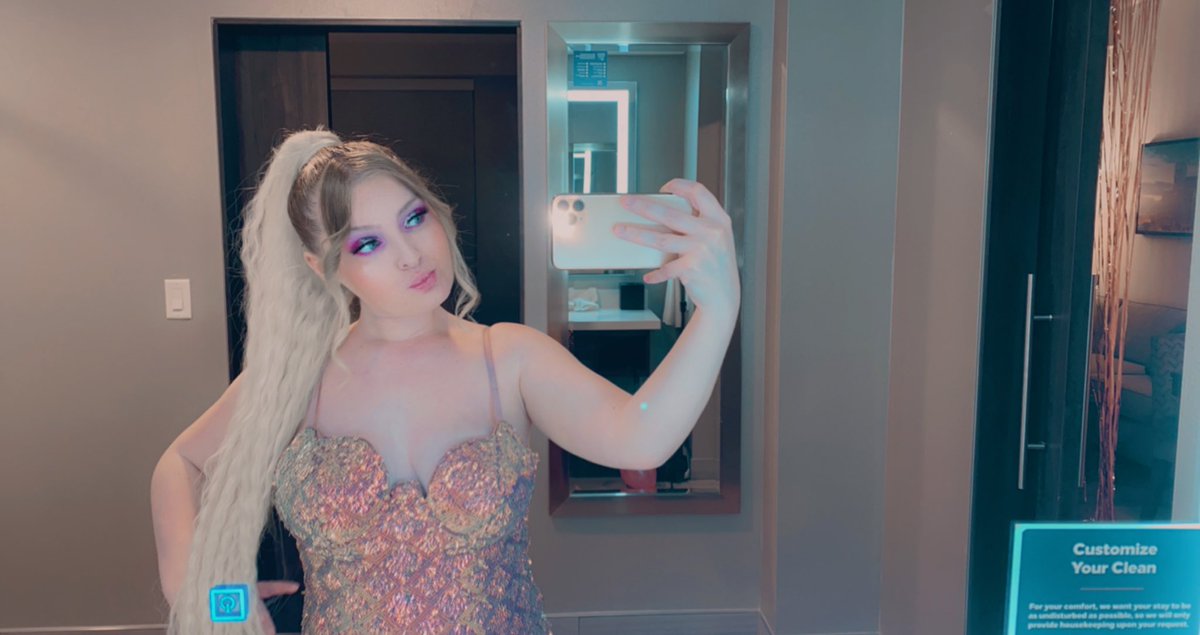 _keettaa's tweet photo. it’s my birthday 💋🥳 #21 #ripkendra https://t.co/6Jbuz3G1wR