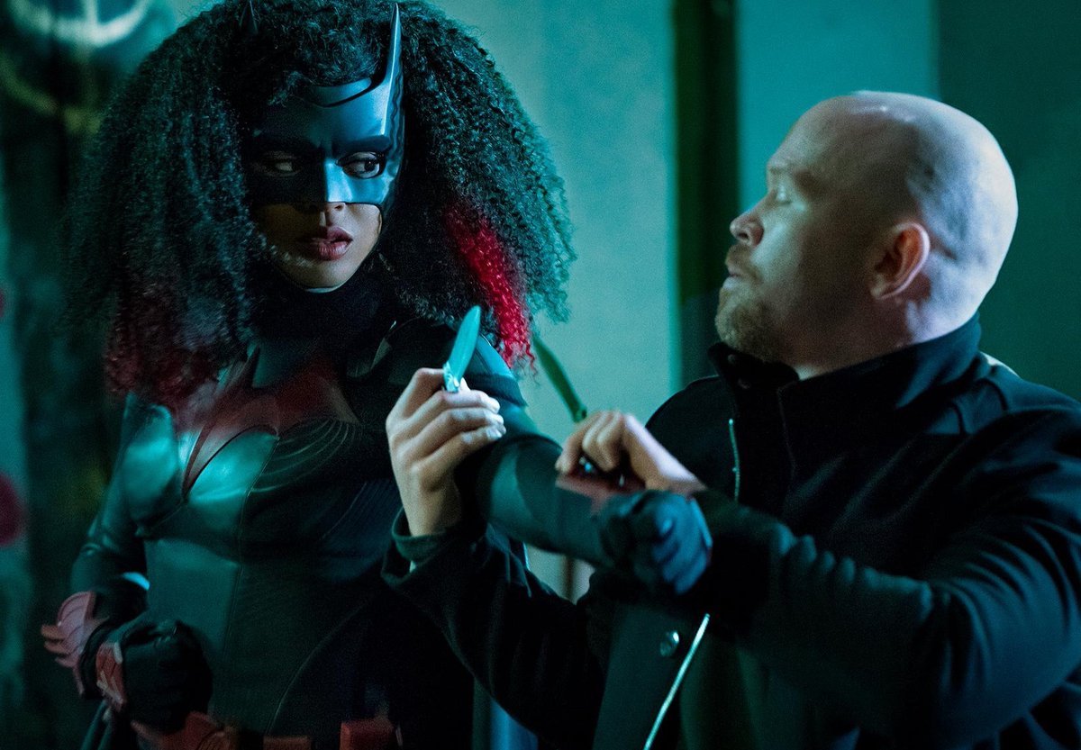 UniversoDCComic's tweet photo. Series: VICTOR ZSASZ SE DEJA VER EN IMAGEN DE PRÓXIMO EPISODIO DE "BATWOMAN"
https://t.co/6WkmiJuYt6 #dc #dccomics #dctv #batwoman #victorzsasz #alexmorf #batwomanseason2 #arrowverse #cwverse #javicialeslie #ryanwilder https://t.co/i7OWm5Ynhx