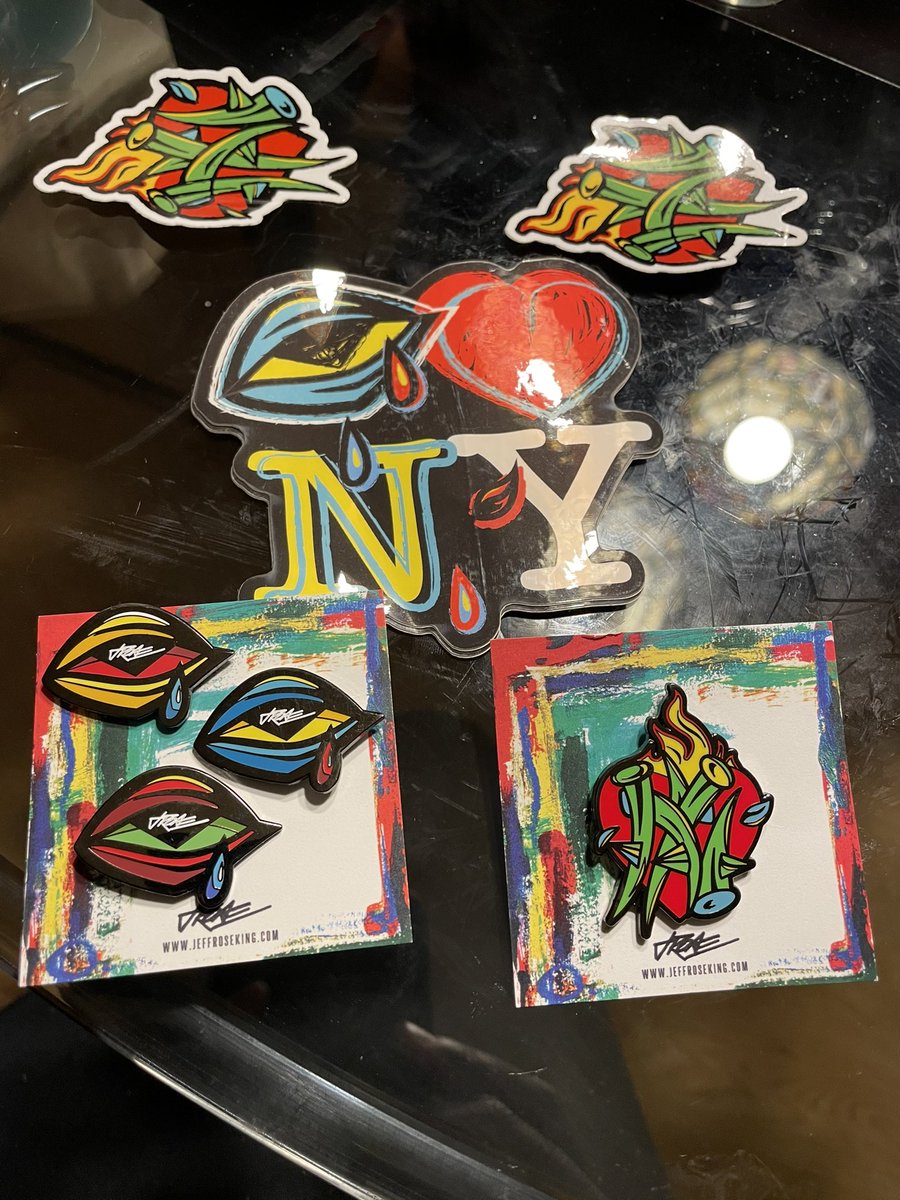 DamnFinallyD's tweet photo. S/O my man @jeffroseking !!! I love the pins bro and the painting!!! https://t.co/hO86C5WevS