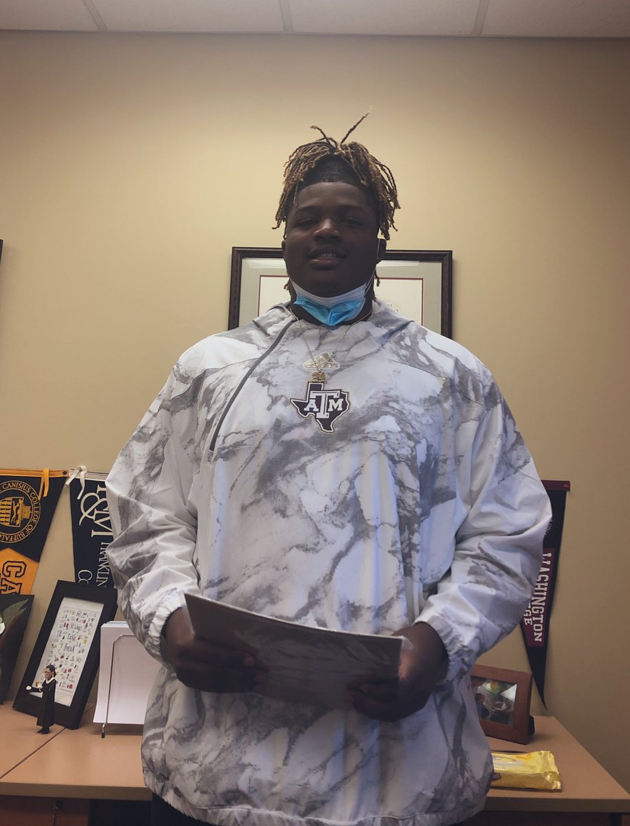 Prep_Counseling's tweet photo. The Prep had a visitor this week... Thanks for stopping by Isiah! @StAugustinePrep @HermitAthletics @HermitsAlumni https://t.co/Tlbw9XDgbW