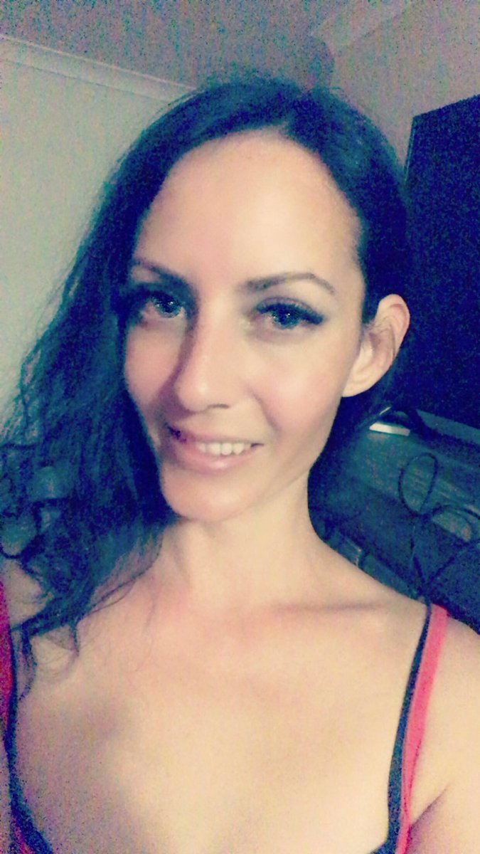 Wanita_Music_'s tweet image. Have a great day 💜💜💜

Im working on music, what are you up to 💫