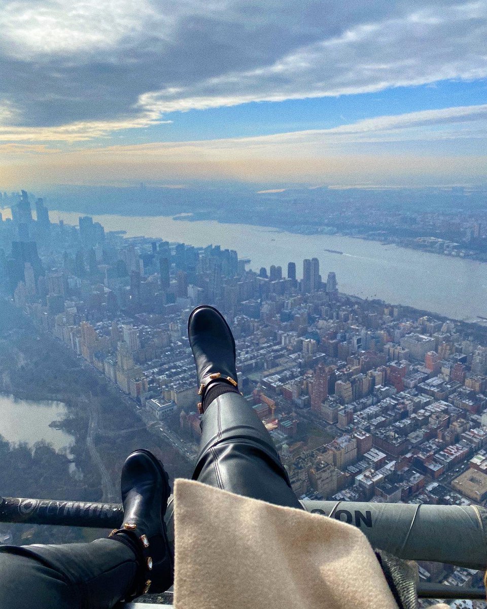 ShamStgo's tweet photo. Es casi una experiencia religiosa 🗽🚁 https://t.co/W7bH71wJXY