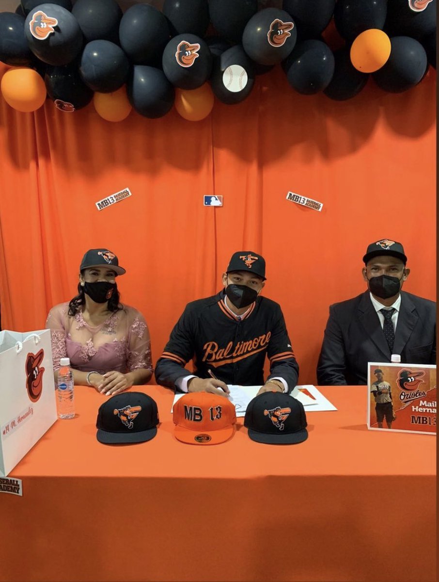 BenBadler's tweet photo. Maikol Hernández signed his official contract with the Orioles today in Venezuela. 

One of the top shortstops in the country, report and video on him here: https://t.co/tcoEtn3OWL https://t.co/8znxuz2oJX