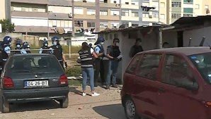 Imagens das forças de segurança a encerrar o Lapo, no bairro alto.