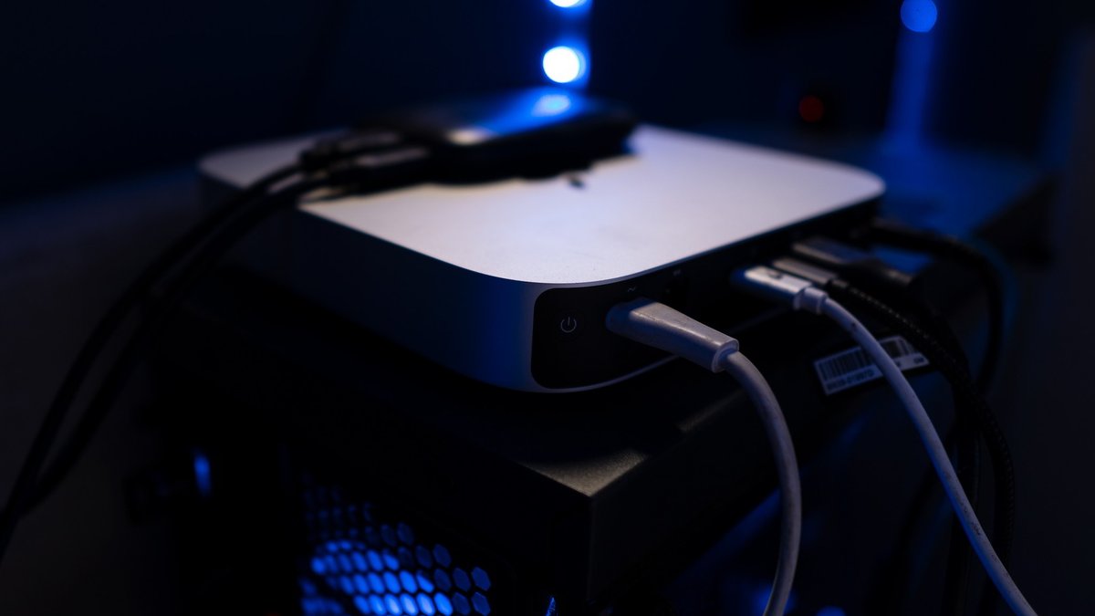 JeremyCMorgan's tweet image. Friends: any of you using an Apple M1 machine regularly? What do you think of it? Want to be quoted in an article? 

#AppleM1 #Applesilicon #MacminiM1 #MacBookAirM1
#MacbookProM1 #BigSur