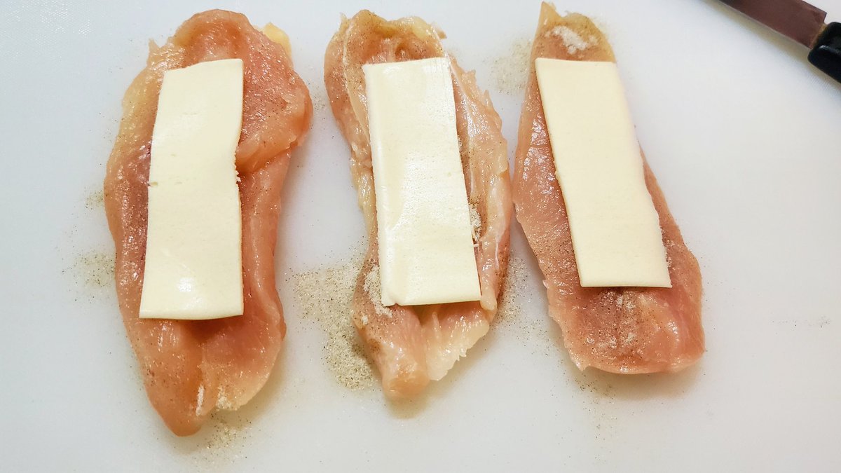 ぶらんか この前作ったささみチーズフライが良かったので今回は紫蘇を挟んで 作り方は前回と一緒 ささみ 開いてスライスチーズ 今回は3等分にカット 紫蘇を挟んで折り畳み ささみ両面にマヨネーズ塗り パン粉をまして仕込み完了 ぶらんか料理 ぶら ぶらんか この前作ったささみチーズフライが良かったので今回は紫蘇を挟んで 作り方は前回と一緒 ささみ 開いてスライスチーズ 今回は3等分にカット 紫蘇を挟んで折り畳み ささみ両面にマヨネーズ塗り パン粉をまして仕込み完了 ぶらんか料理 ぶら