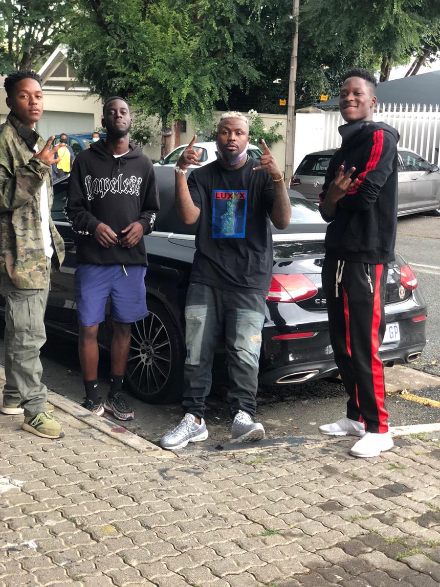 boi_love_paper's tweet photo. @StiloMagolide_ This was a dream come true 🙏...I pray God blesses you alot more big bro #Mbuzilevel https://t.co/rUm7fzv4mD