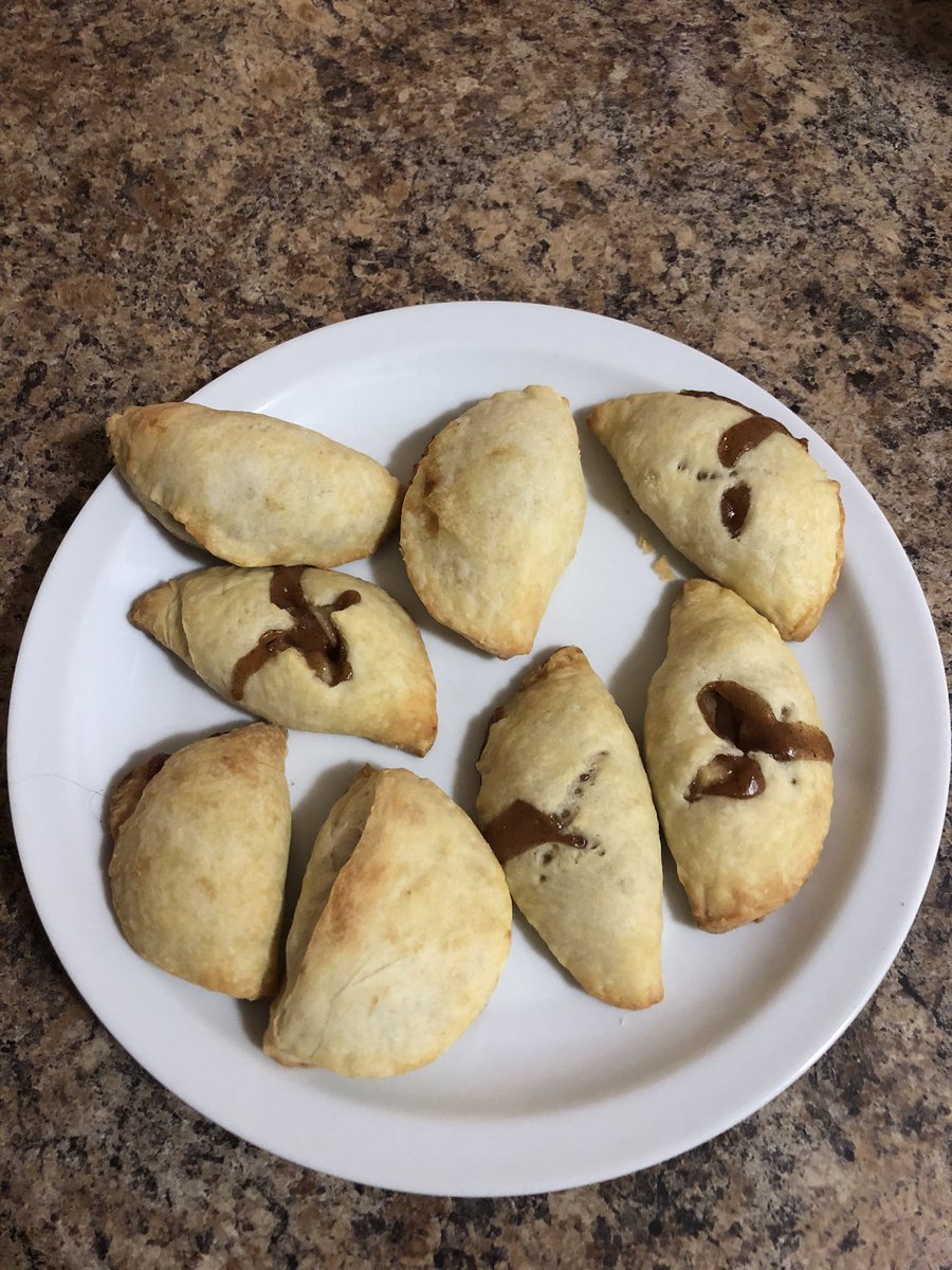 ukyphd's tweet photo. @ebeth360 So this is a form of comfort food—#handheldpies #cinnamonapple #spicedpear https://t.co/re4s788H10