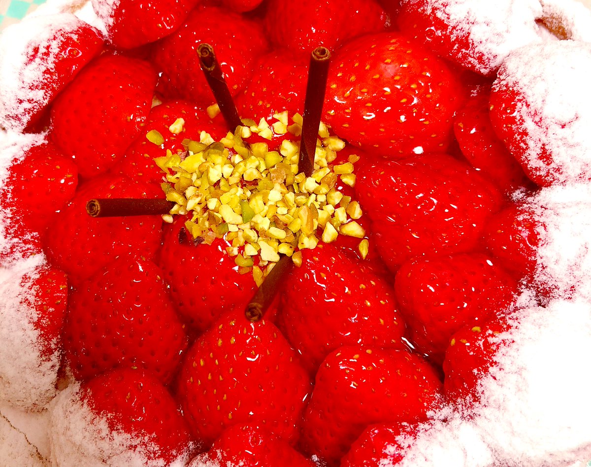 yukiringo_jp's tweet photo. 飯テロならぬ #デザテロ
イチゴのタルト🍓
#キルフェボン
#HBDcake https://t.co/CHD6KG7xmQ