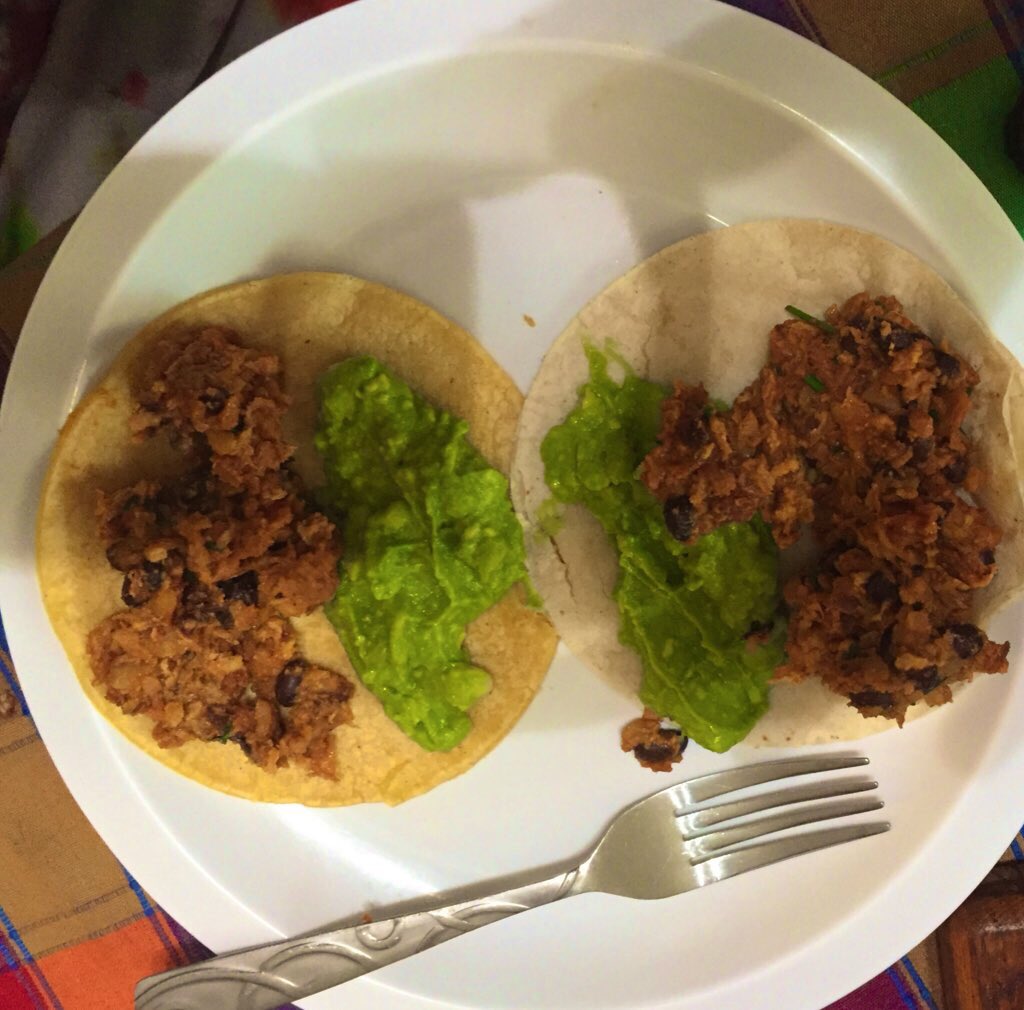 VeganDad4's tweet photo. Taco time! 🌮 🌮 🌮 #vegan https://t.co/Tuue7Ibbw2