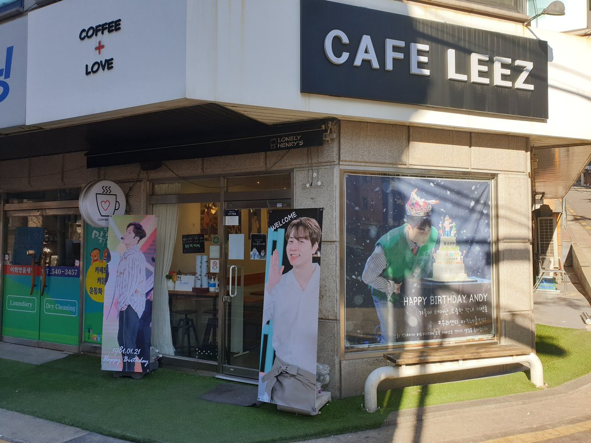 cafe_leez's tweet photo. #카페리즈 #삼성2동 #신화 #앤디 #이선호 #생일축하해요 https://t.co/UjVXpih5kD