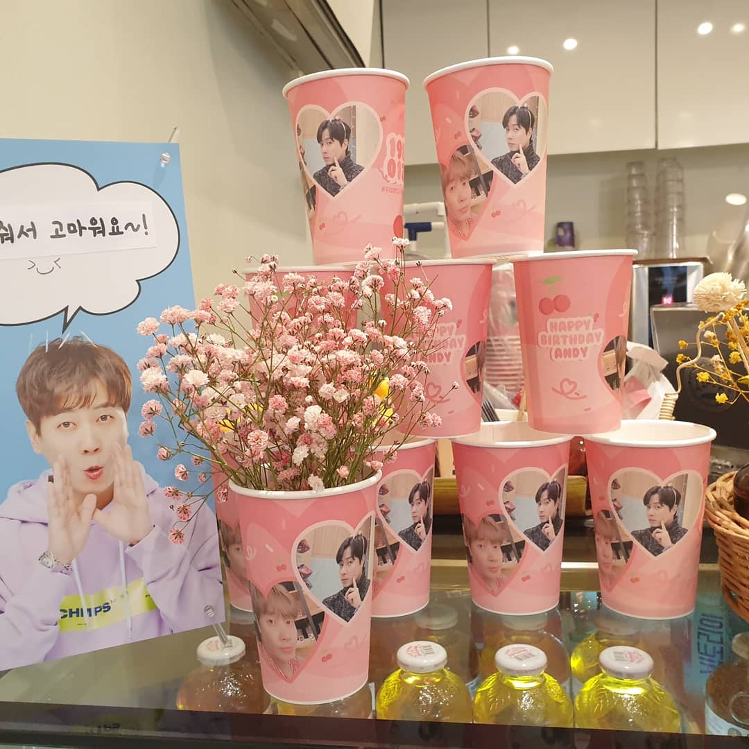cafe_leez's tweet photo. #카페리즈 #삼성2동 #신화 #앤디 #이선호 #생일축하해요 https://t.co/UjVXpih5kD