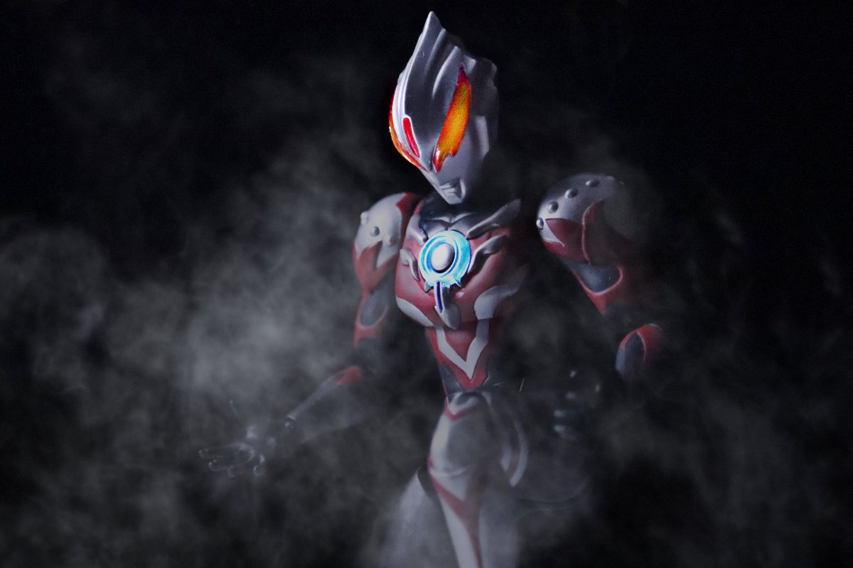Ke 黒き王の祝福 ウルトラアーツ ウルトラマンオーブ サンダープレスター フィギュア撮影友の会 T Co 9qn72n1kof Twitter