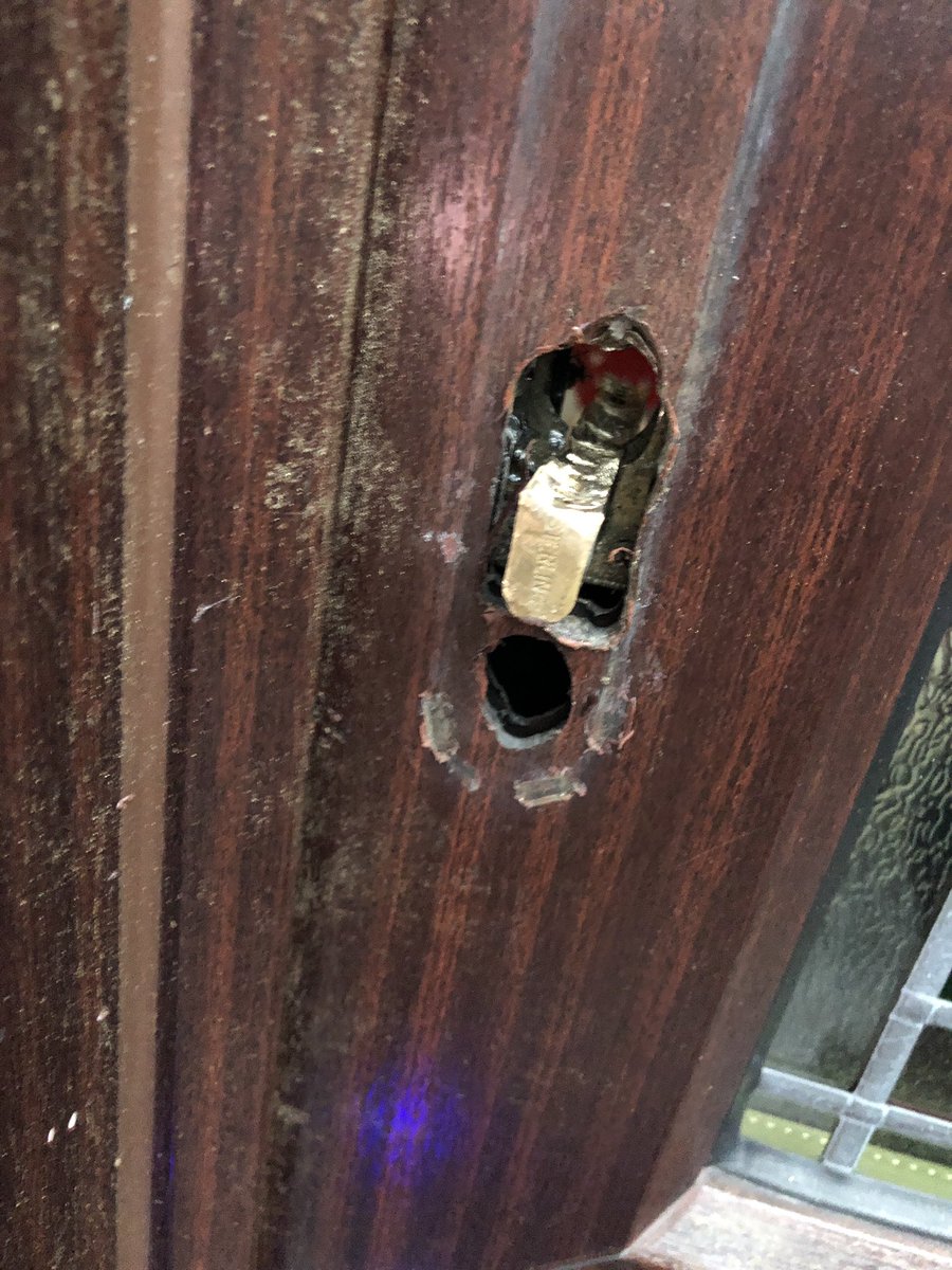 surelokhomes_73's tweet photo. The neighbour and myself tried to gain entry!!! Ruined lock, mech and handles. “Wife won’t be happy” no shit Sherlock. https://t.co/0JuzCedk4m