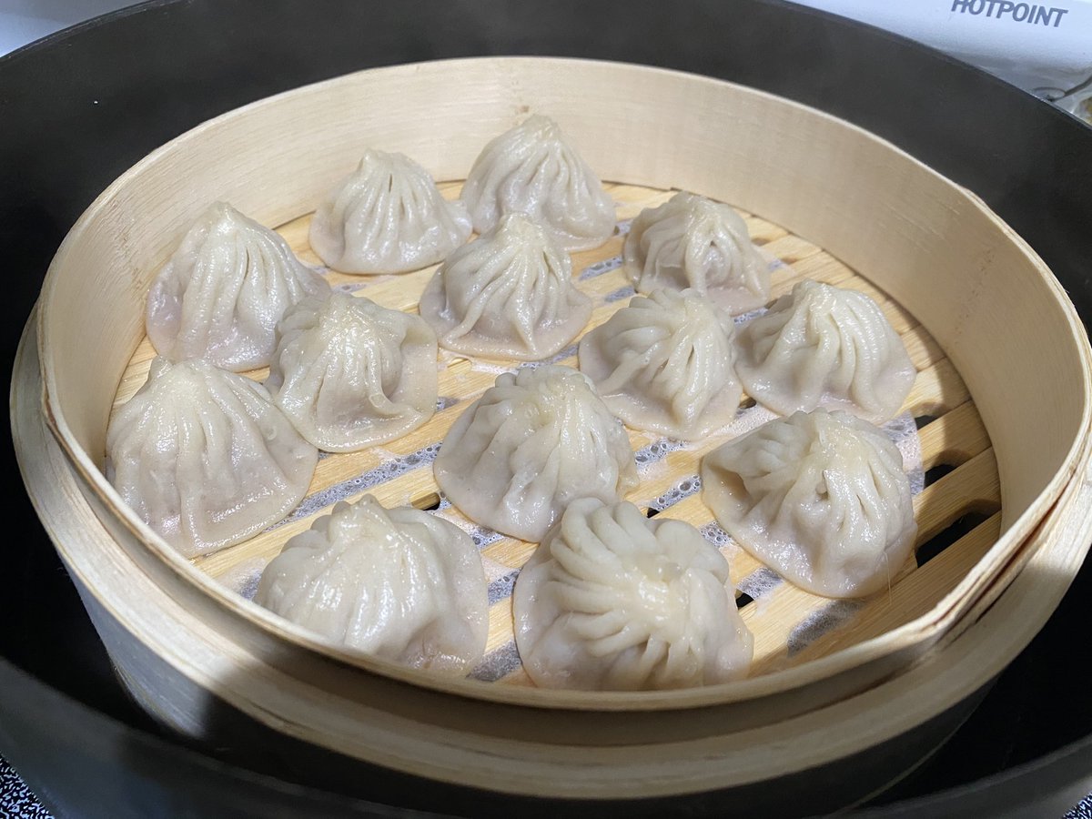 elisewho's tweet photo. Shoutout to an entrepreneurial pandemic business, Yummi Dumplings, in which you order online &amp;  a former din tai fung chef makes + delivers handmade, frozen xiao long bao, potstickers &amp; shen jian bao to various LA ‘hoods #iloveLA https://t.co/E0MIMLu9lQ