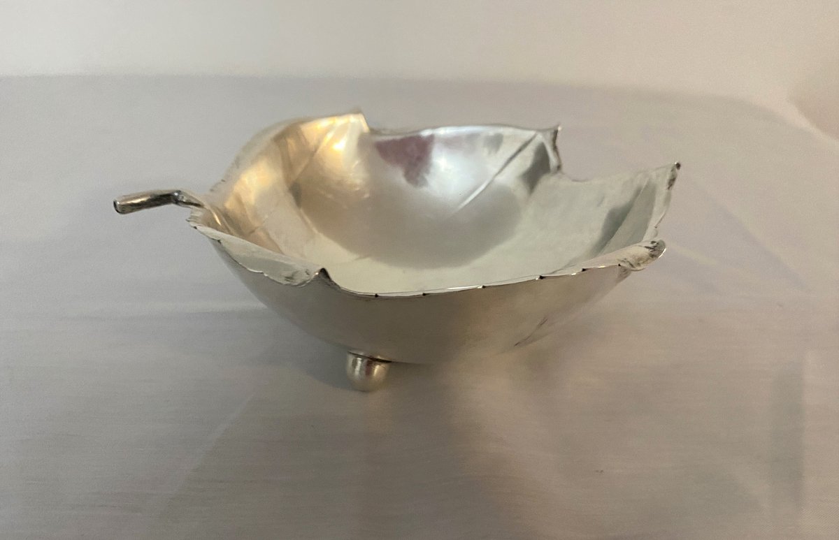 WickedRetro's tweet photo. #Sterlingsilver in my #etsy shop: MCM Black Starr & Gorham Hand Made Sciarrotta Sterling Silver Maple Leaf Bowl No 3 https://t.co/EwkKgre8hW #metal #gorhamsterlingbowl #sciarettasilver #gorhamsilver #sterlingsilverbowl #black #blackstarrgorham #bla https://t.co/vHsJD4v4P4