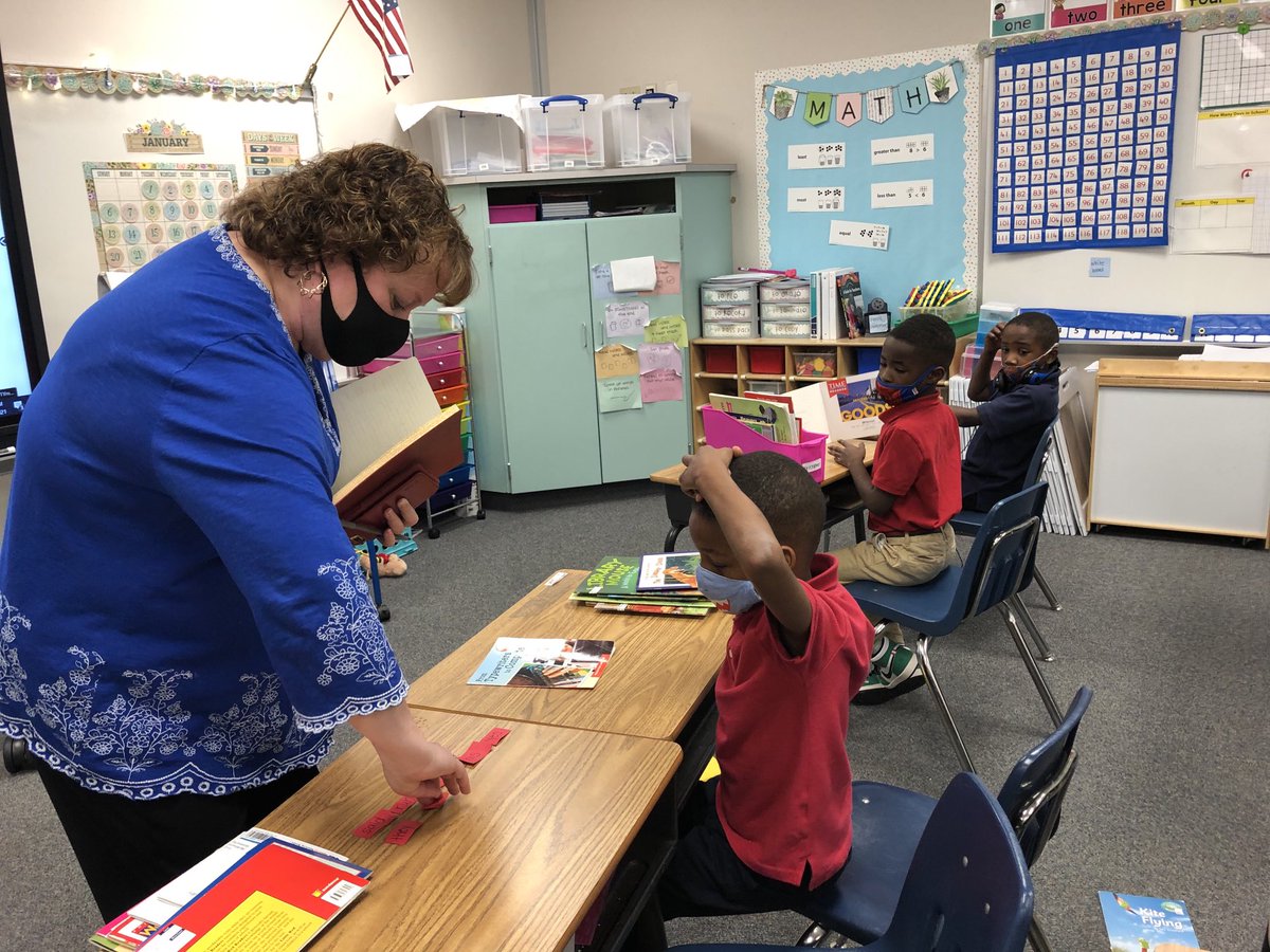 eyeonliteracy's tweet photo. This we @McWhorterES we walked Kinder & 1st Grade classes with District experts to see reading instruction at work!! @DrChapmanCFBISD @CFBISD @litcoachburrell #TogetherWeCan #MCWGameOn https://t.co/M1rOFESBHw