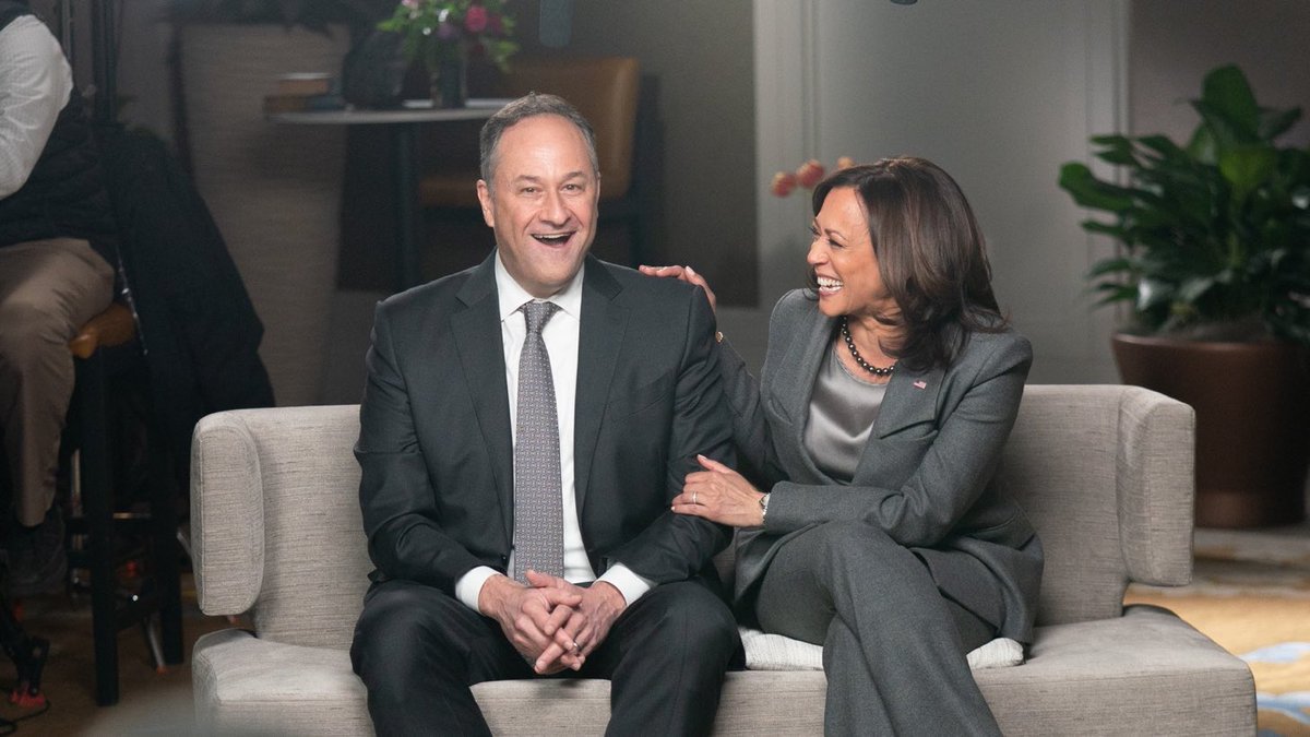 дуглас эмхофф. коул эмхофф. дуг эмхофф. дуг эмхофф. камала харрис и энтони блинкен.