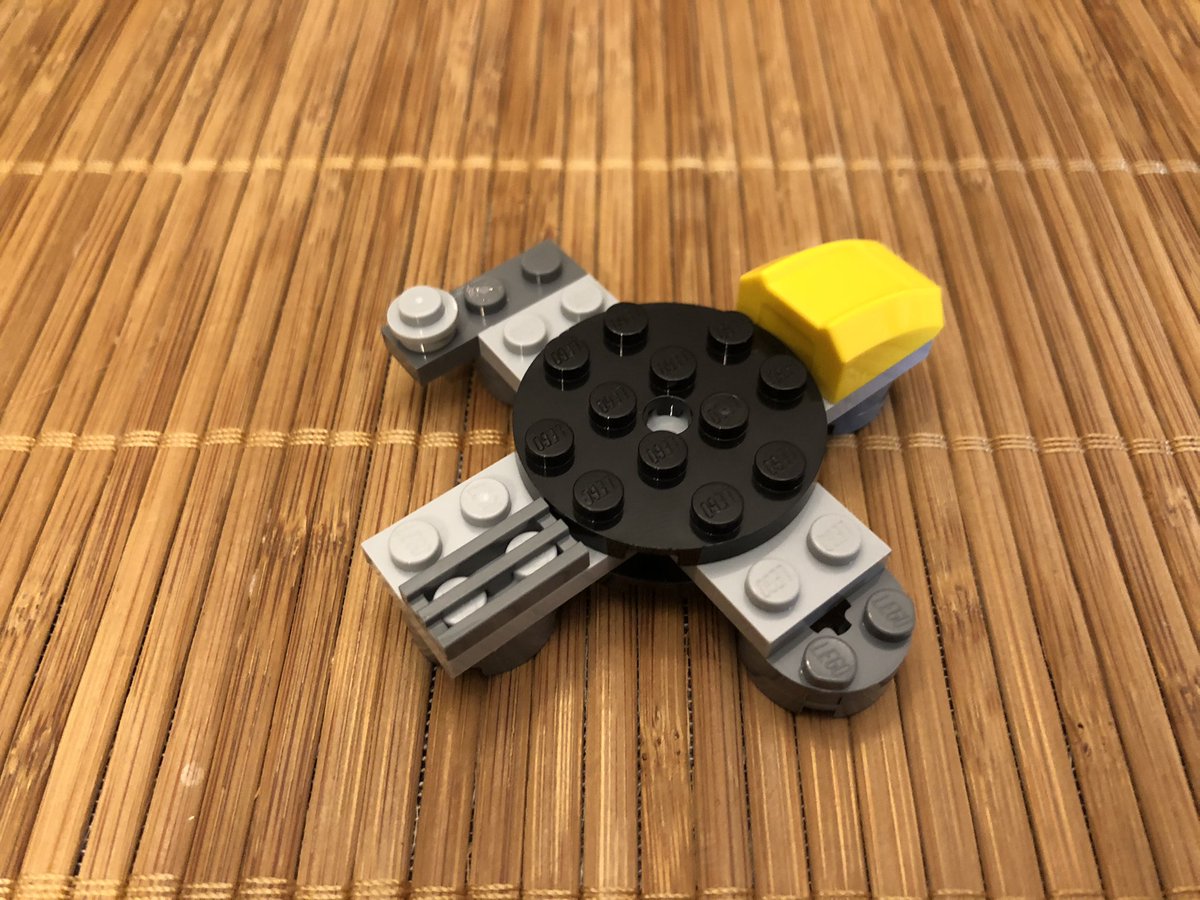 Next up is this weird device, with seating for one. It’s nice and yellow, but I don’t know what it is.  #LEGO  