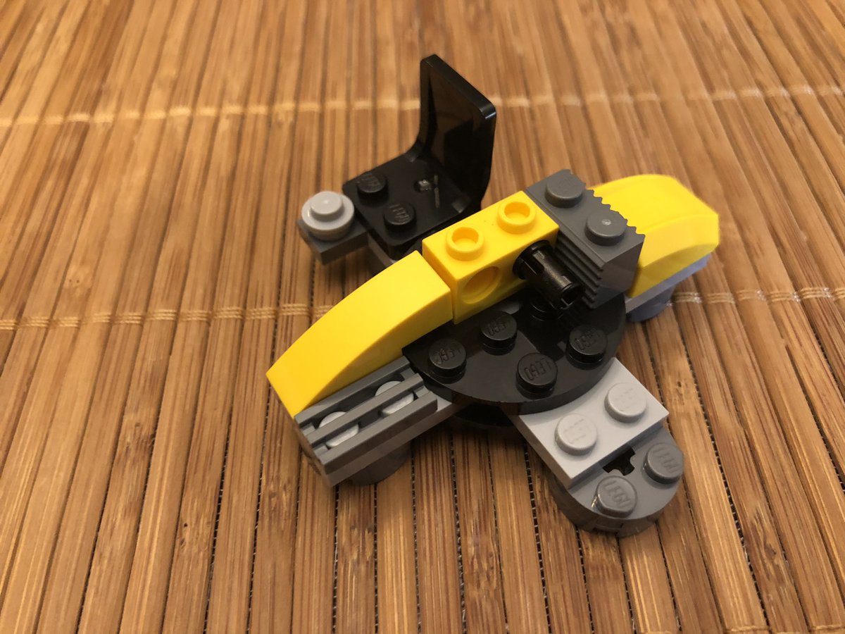 Next up is this weird device, with seating for one. It’s nice and yellow, but I don’t know what it is.  #LEGO  