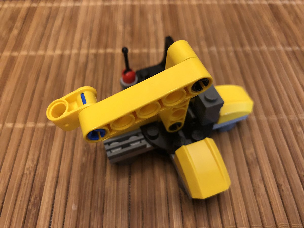 This turns into a crane that goes in this section. No idea what scene of which movie this is from or if it’s just “things likely found in a cargo bay.” It also kind of reminds me of claw machines from 80-90s arcades.  #LEGO  