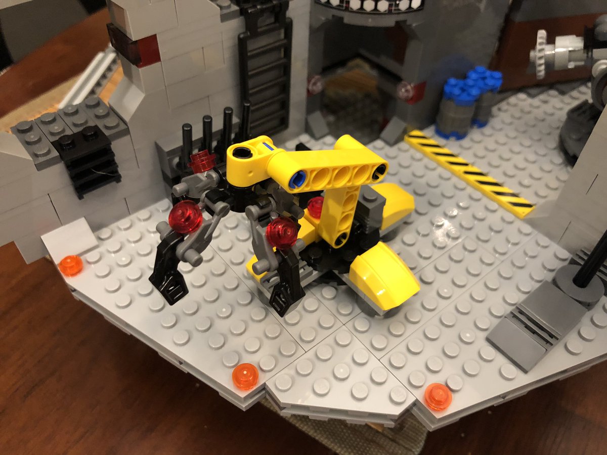This turns into a crane that goes in this section. No idea what scene of which movie this is from or if it’s just “things likely found in a cargo bay.” It also kind of reminds me of claw machines from 80-90s arcades.  #LEGO  