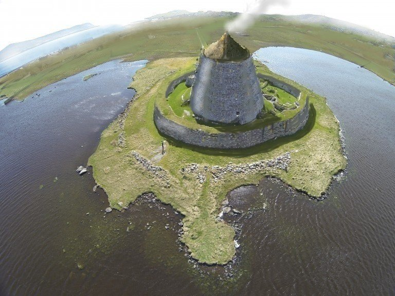 If someone could get some famous people to reply to (and/or) retweet this tweet so that when I wake up I can be free of my unending nightmare of having to do social media that would be great thank you, here are some nice #brochs