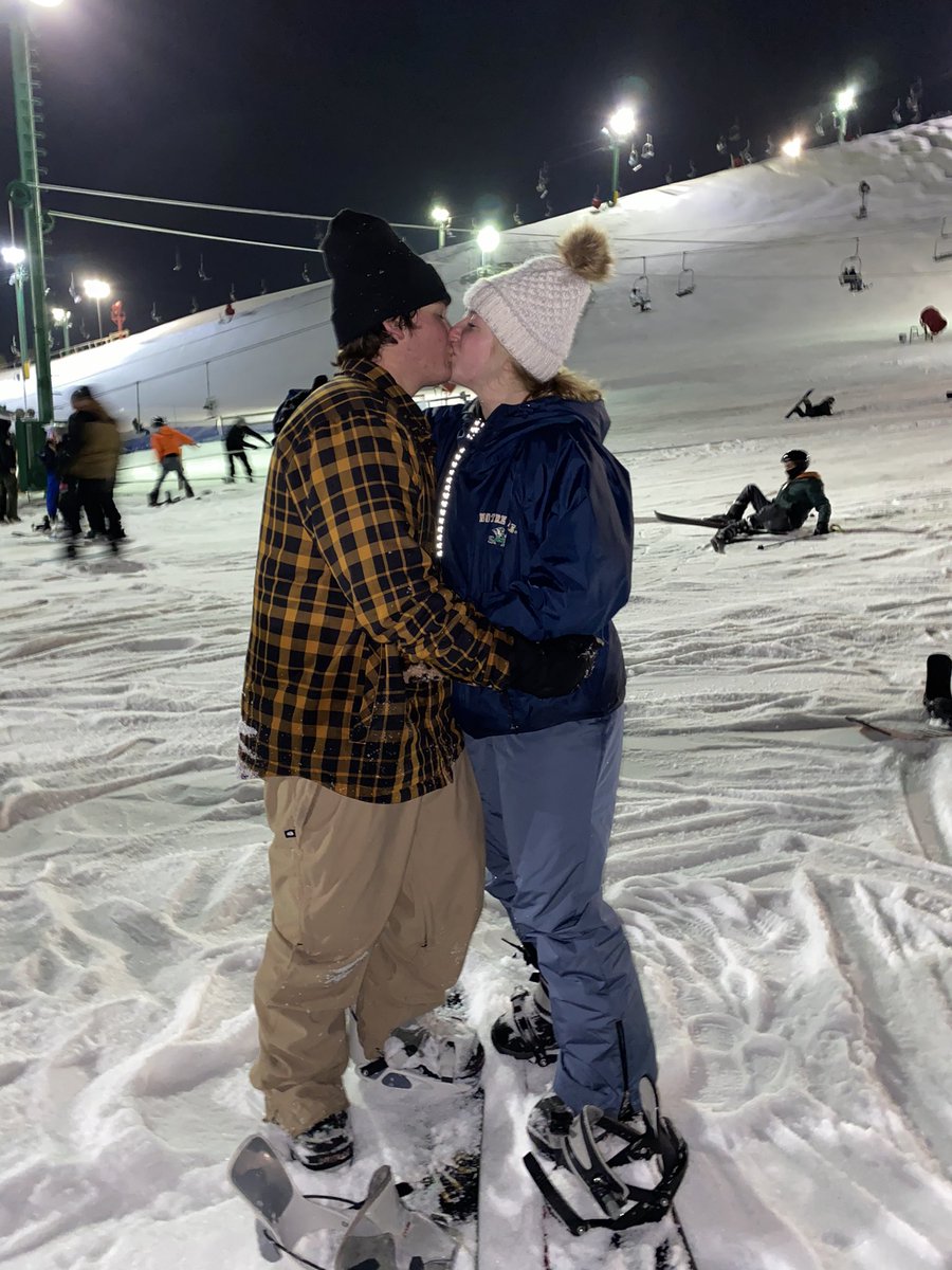 m0rrison13's tweet photo. fun day on the slopes 🏂 ❤️ https://t.co/tC5tzozoRZ