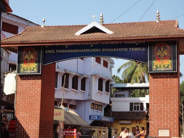 separated with Shiva. As Kali was send here first Sannidhi for Kali should be made here. Shiva Lingam is still in Split condition. Thus Mandhata did Pooja here for several years. Thirumandhamkunnu temple is famous for Mangalya Pooja, an offering made to Unni Ganapathy to remove