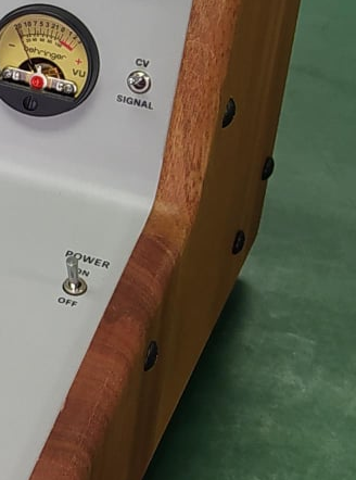 Thing some people will whine about: there appears to be no internal speakers. the originals contained cheap little monitors so you could preview your sound. if you cranked the monitors, you could coax the spring reverb tank to self-oscillate. a bug, that some found a feature