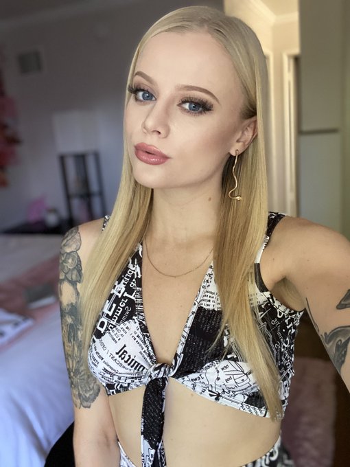 Find all my behind the scenes with @ATKGirlfriends below 😘❤️😘                                       <a class="tags" href="/tag/atkgirlfriends">@atkgirlfriends</a>