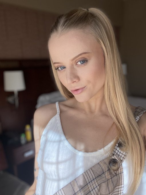 Find all my behind the scenes with @ATKGirlfriends below 😘❤️😘                                       <a class="tags" href="/tag/atkgirlfriends">@atkgirlfriends</a>