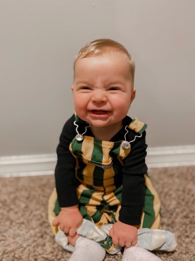 GenevieveonTV's tweet photo. A big @packers win is a whole mood💛💚 We love to see it, P! 

#auntstatus #GoPackGo https://t.co/DdwloxbBuh